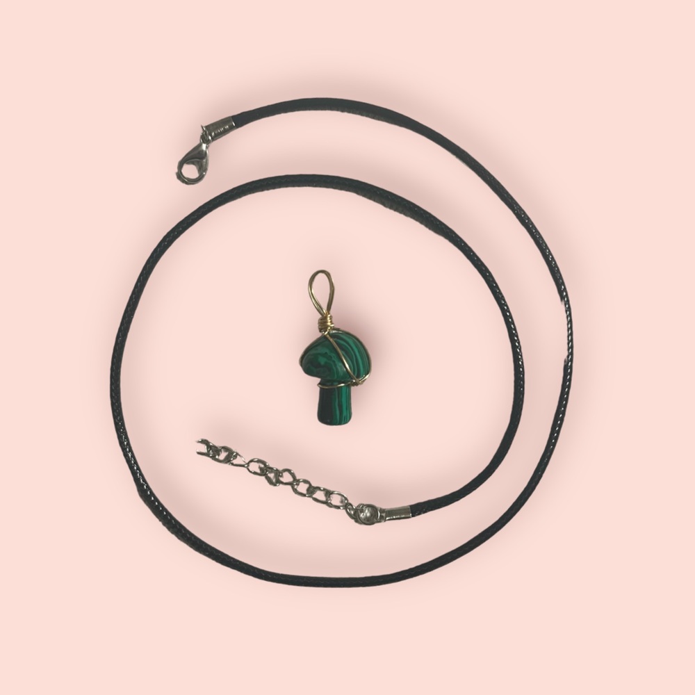 ✨🍄MUSHROOM NECKLACE ✨🍄